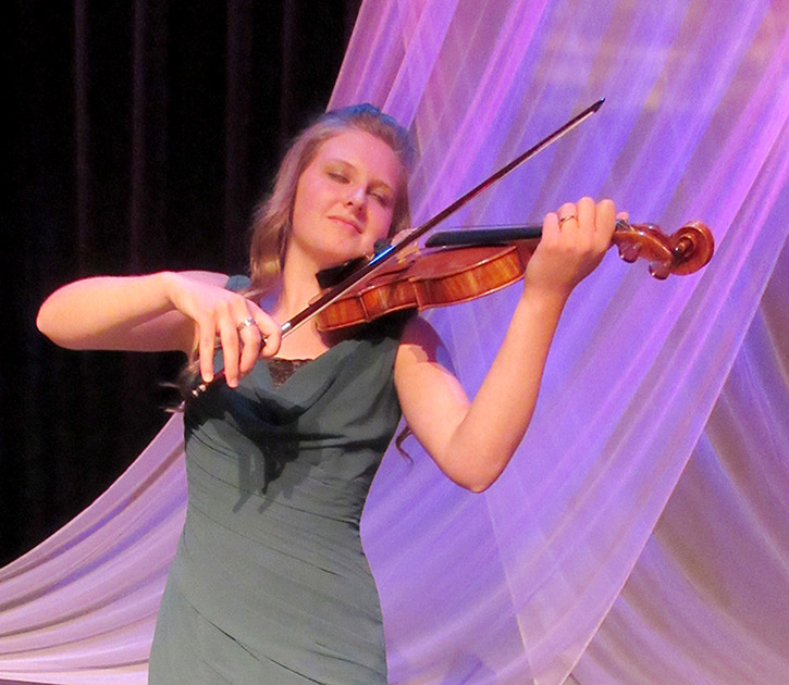 Alysha Black plays Bruch's Violin Concerto in D Minor